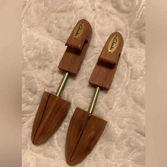 8.5 black Clark’s patent leather loafer with shoe stretcher - Picture 2 of 5